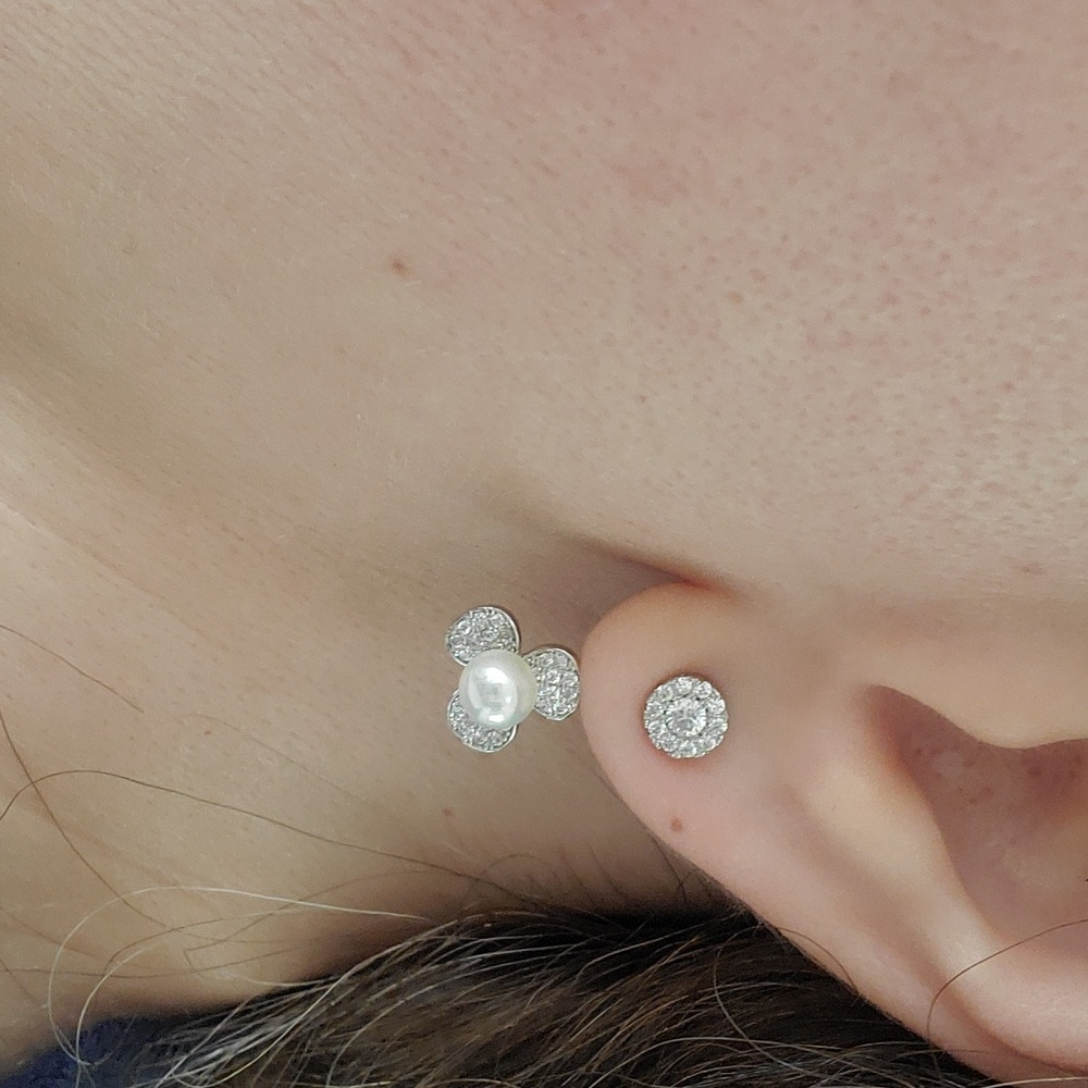 New Silver earrings with pearl